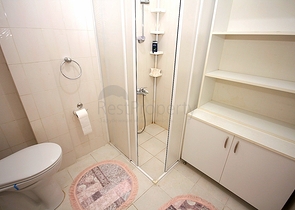 بسعر منافس - شقة غرفتين وصالة مؤثثة - في منطقة اوبا المركزية / الانيا 