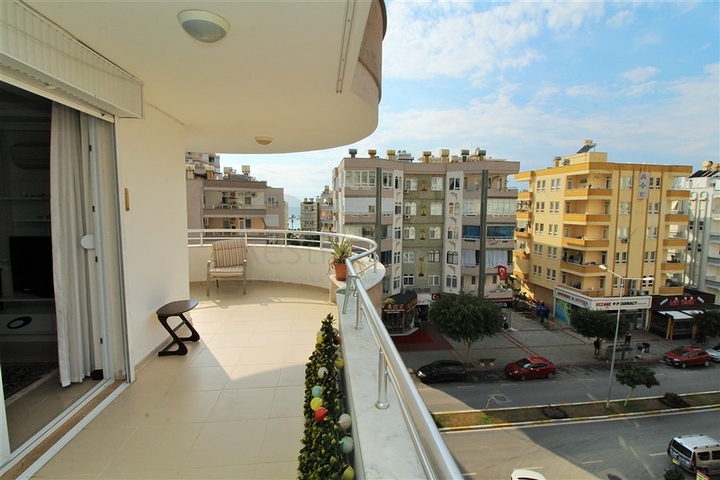 قريبة من البحر - شقة عائلية مفروشة 1+2 - على شارع باباروس - مهموتلار / الانيا 