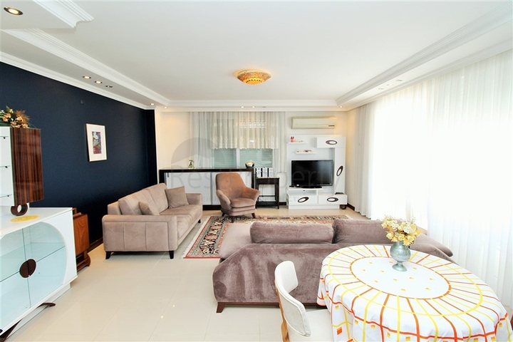 قريبة من البحر - شقة عائلية مفروشة 1+2 - على شارع باباروس - مهموتلار / الانيا 