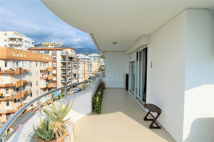 قريبة من البحر - شقة عائلية مفروشة 1+2 - على شارع باباروس - مهموتلار / الانيا 