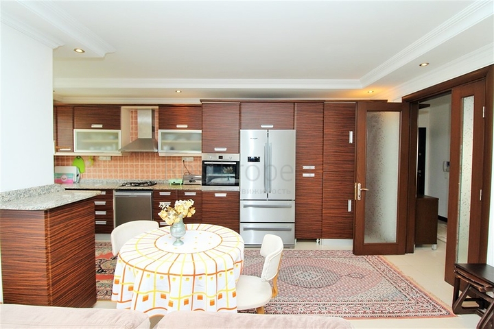 قريبة من البحر - شقة عائلية مفروشة 1+2 - على شارع باباروس - مهموتلار / الانيا 