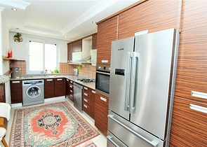 قريبة من البحر - شقة عائلية مفروشة 1+2 - على شارع باباروس - مهموتلار / الانيا 