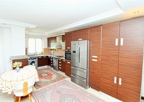 قريبة من البحر - شقة عائلية مفروشة 1+2 - على شارع باباروس - مهموتلار / الانيا 