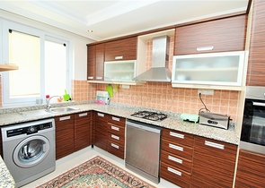 قريبة من البحر - شقة عائلية مفروشة 1+2 - على شارع باباروس - مهموتلار / الانيا 