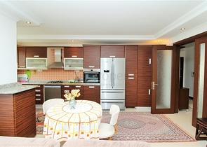 قريبة من البحر - شقة عائلية مفروشة 1+2 - على شارع باباروس - مهموتلار / الانيا 