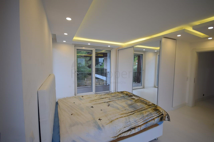 فيلا منفصلة 5 + 1 مع حمام سباحة في يشيلباهر أنطاليا