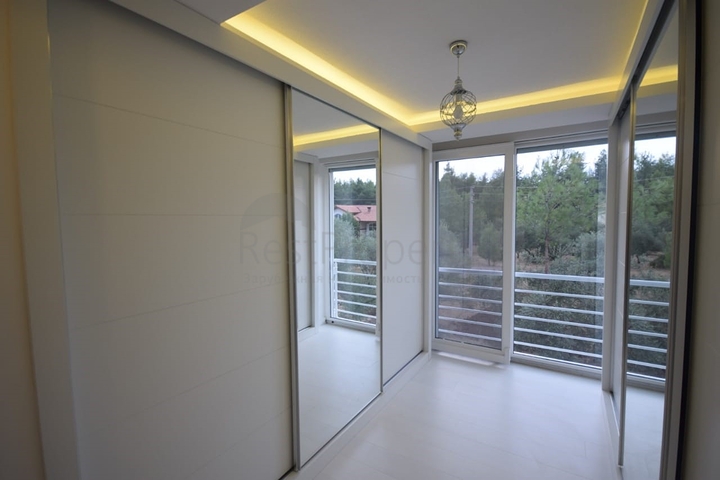 فيلا منفصلة 5 + 1 مع حمام سباحة في يشيلباهر أنطاليا