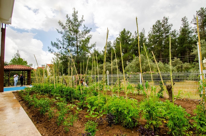 فيلا منفصلة 5 + 1 مع حمام سباحة في يشيلباهر أنطاليا