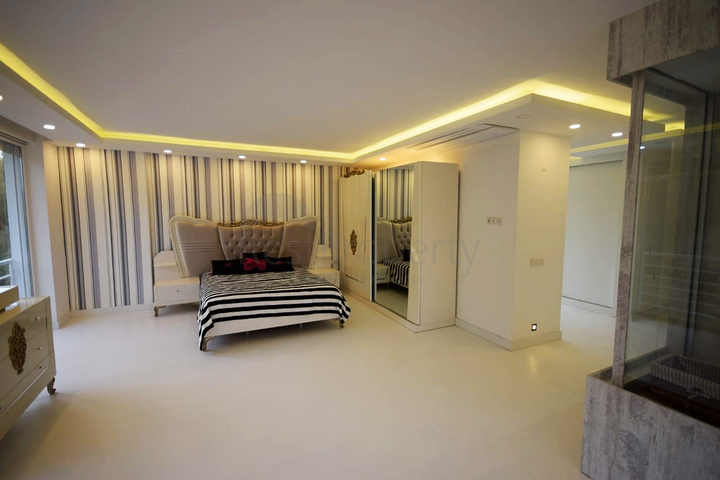 فيلا منفصلة 5 + 1 مع حمام سباحة في يشيلباهر أنطاليا