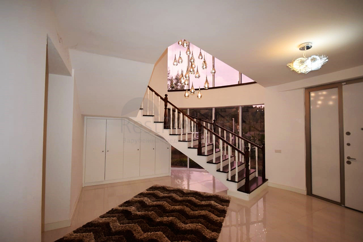 فيلا منفصلة 5 + 1 مع حمام سباحة في يشيلباهر أنطاليا