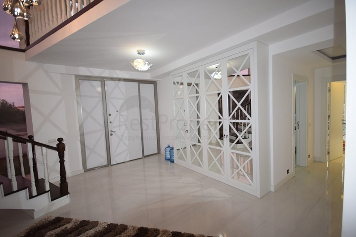 فيلا منفصلة 5 + 1 مع حمام سباحة في يشيلباهر أنطاليا