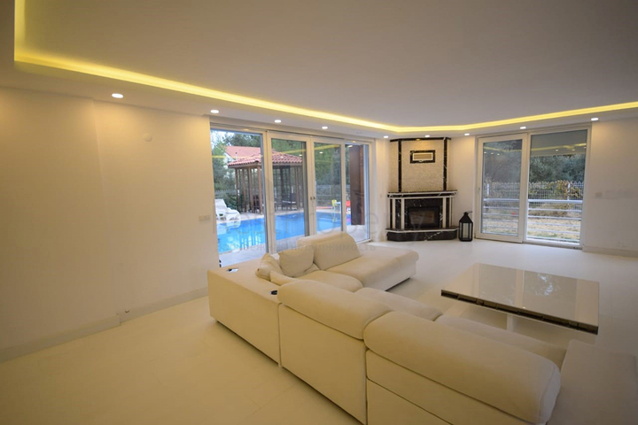 فيلا منفصلة 5 + 1 مع حمام سباحة في يشيلباهر أنطاليا