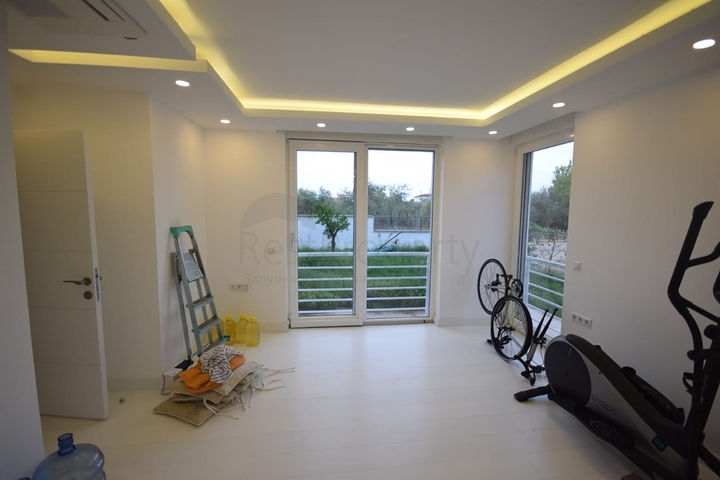 فيلا منفصلة 5 + 1 مع حمام سباحة في يشيلباهر أنطاليا