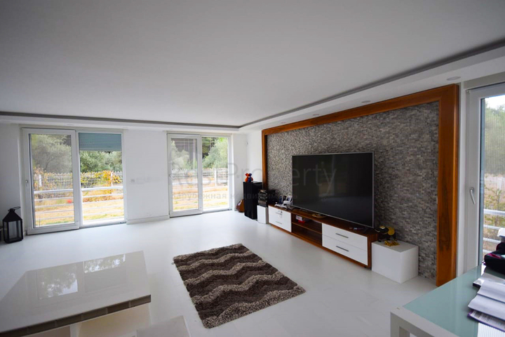 فيلا منفصلة 5 + 1 مع حمام سباحة في يشيلباهر أنطاليا