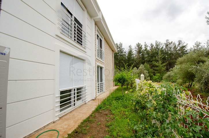 فيلا منفصلة 5 + 1 مع حمام سباحة في يشيلباهر أنطاليا