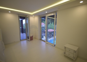 فيلا منفصلة 5 + 1 مع حمام سباحة في يشيلباهر أنطاليا