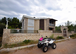 فيلا منفصلة 5 + 1 مع حمام سباحة في يشيلباهر أنطاليا