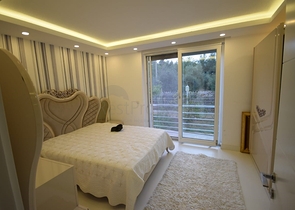 فيلا منفصلة 5 + 1 مع حمام سباحة في يشيلباهر أنطاليا