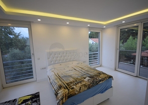 فيلا منفصلة 5 + 1 مع حمام سباحة في يشيلباهر أنطاليا