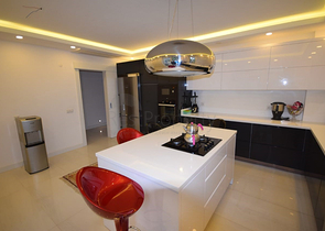 فيلا منفصلة 5 + 1 مع حمام سباحة في يشيلباهر أنطاليا