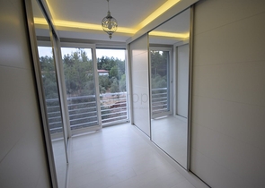 فيلا منفصلة 5 + 1 مع حمام سباحة في يشيلباهر أنطاليا