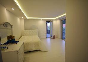 فيلا منفصلة 5 + 1 مع حمام سباحة في يشيلباهر أنطاليا