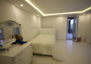 فيلا منفصلة 5 + 1 مع حمام سباحة في يشيلباهر أنطاليا