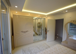 فيلا منفصلة 5 + 1 مع حمام سباحة في يشيلباهر أنطاليا