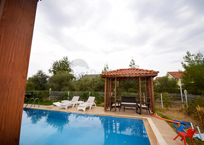 فيلا منفصلة 5 + 1 مع حمام سباحة في يشيلباهر أنطاليا