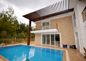 فيلا منفصلة 5 + 1 مع حمام سباحة في يشيلباهر أنطاليا