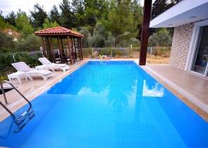 فيلا منفصلة 5 + 1 مع حمام سباحة في يشيلباهر أنطاليا