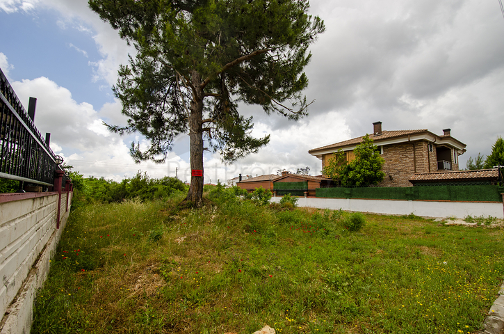 رخصة بناء أرض في منطقة دوشيميلتي