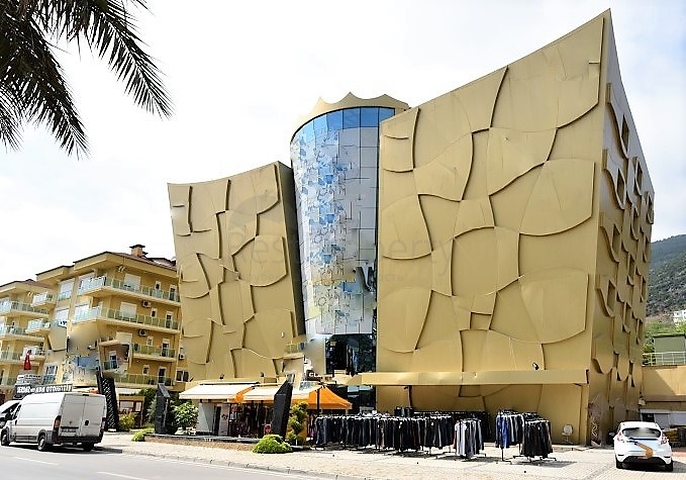 فرصة استثمارية - مركز تسوق حديث - في قلب مدينة الانيا  فرصة استثمارية - مركز تسوق حديث - في قلب مدينة الانيا