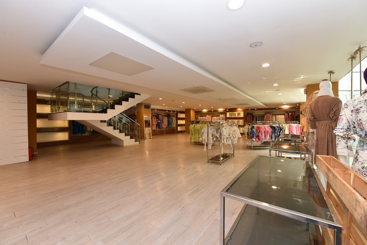 فرصة استثمارية - مركز تسوق حديث - في قلب مدينة الانيا  فرصة استثمارية - مركز تسوق حديث - في قلب مدينة الانيا