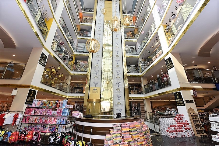 فرصة استثمارية - مركز تسوق حديث - في قلب مدينة الانيا  فرصة استثمارية - مركز تسوق حديث - في قلب مدينة الانيا