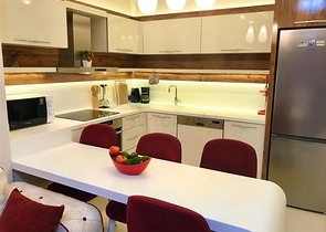 اطلالة بحر ساحرة - شقة مؤثثة فاخرة ضمن مجمع سكني راقي - مهموتلار / الانيا 