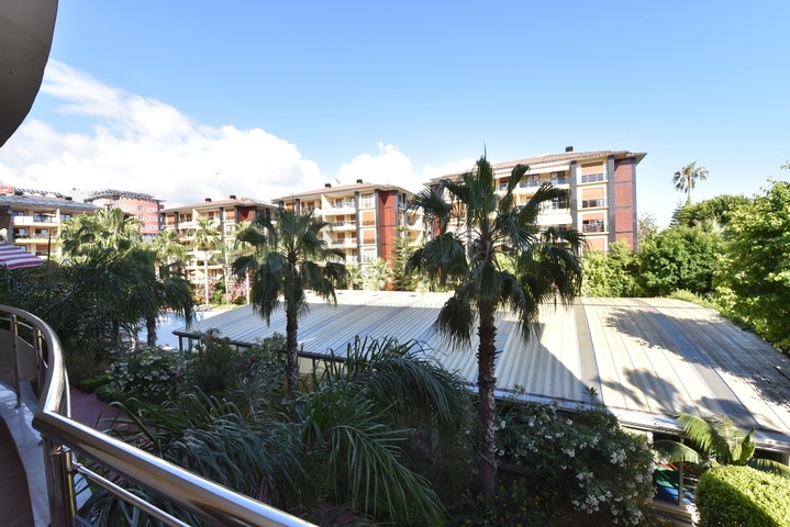 على البحر مباشرة - ضمن اشهر مجمعات الانيا - شقة 3 غرف وصالة فاخرة - الانيا 