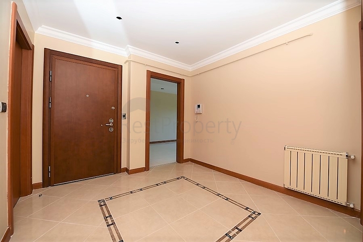 على البحر مباشرة - ضمن اشهر مجمعات الانيا - شقة 3 غرف وصالة فاخرة - الانيا 