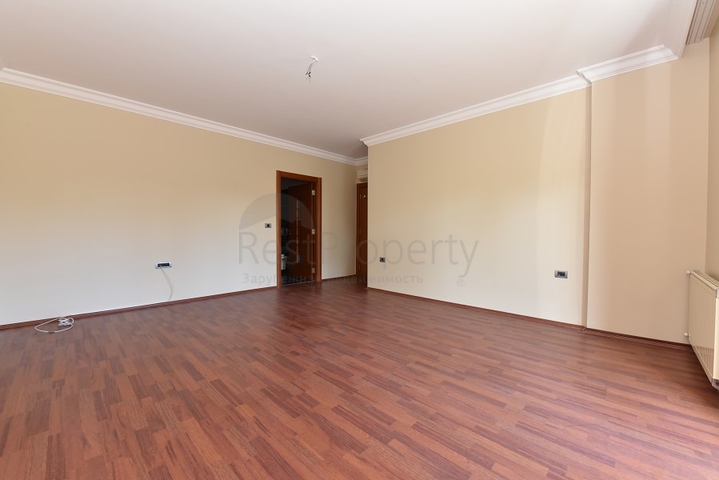 على البحر مباشرة - ضمن اشهر مجمعات الانيا - شقة 3 غرف وصالة فاخرة - الانيا 