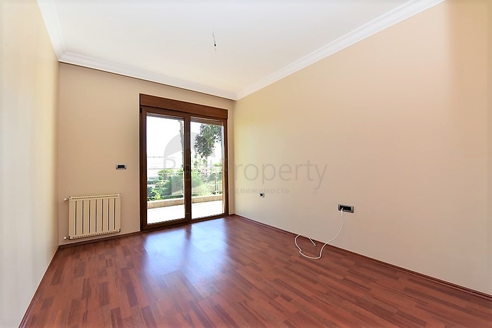 على البحر مباشرة - ضمن اشهر مجمعات الانيا - شقة 3 غرف وصالة فاخرة - الانيا 