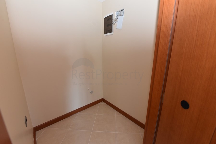 على البحر مباشرة - ضمن اشهر مجمعات الانيا - شقة 3 غرف وصالة فاخرة - الانيا 