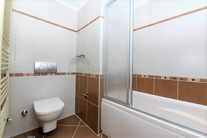 على البحر مباشرة - ضمن اشهر مجمعات الانيا - شقة 3 غرف وصالة فاخرة - الانيا 