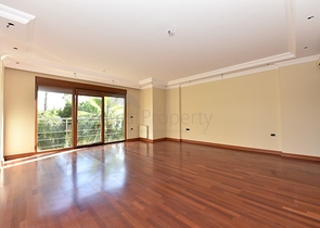 على البحر مباشرة - ضمن اشهر مجمعات الانيا - شقة 3 غرف وصالة فاخرة - الانيا 