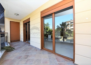 على البحر مباشرة - ضمن اشهر مجمعات الانيا - شقة 3 غرف وصالة فاخرة - الانيا 