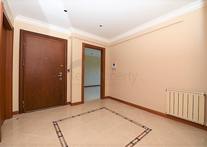 على البحر مباشرة - ضمن اشهر مجمعات الانيا - شقة 3 غرف وصالة فاخرة - الانيا 