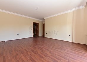 على البحر مباشرة - ضمن اشهر مجمعات الانيا - شقة 3 غرف وصالة فاخرة - الانيا 