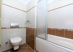 على البحر مباشرة - ضمن اشهر مجمعات الانيا - شقة 3 غرف وصالة فاخرة - الانيا 