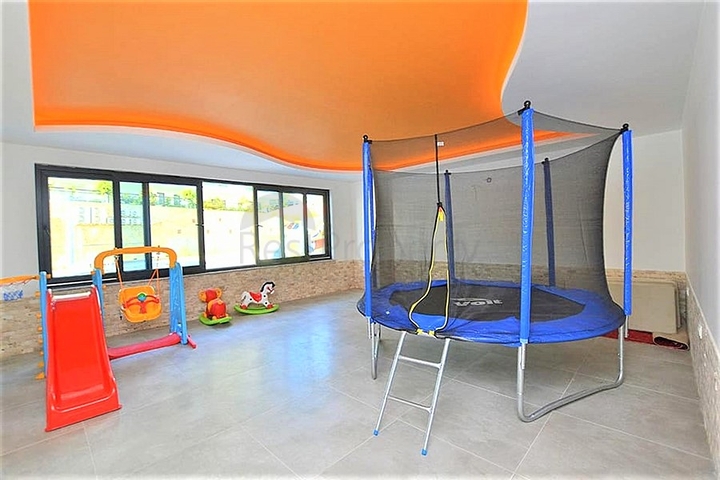 مجمع قريب من البحر - دوبلكس ارضية 1+3 - مفروشة - في كارجي جاك / الانيا 