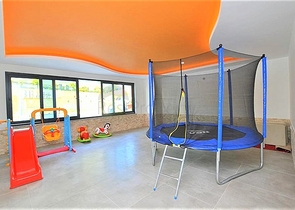 مجمع قريب من البحر - دوبلكس ارضية 1+3 - مفروشة - في كارجي جاك / الانيا 