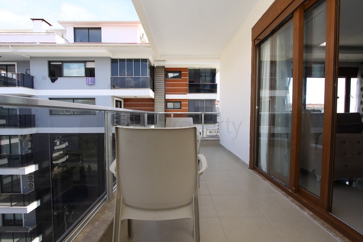 اطلالة بحر - سعر منافس - شقة غرفتين وصالة في منطقة كاستل / الانيا 